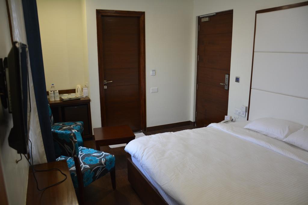 Green Hotel & Restaurant Pathankot Phòng bức ảnh